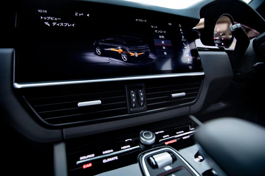 Детали интерьера Porsche Cayenne Coupe 2020 года  (JP) (фото 10 из 21)